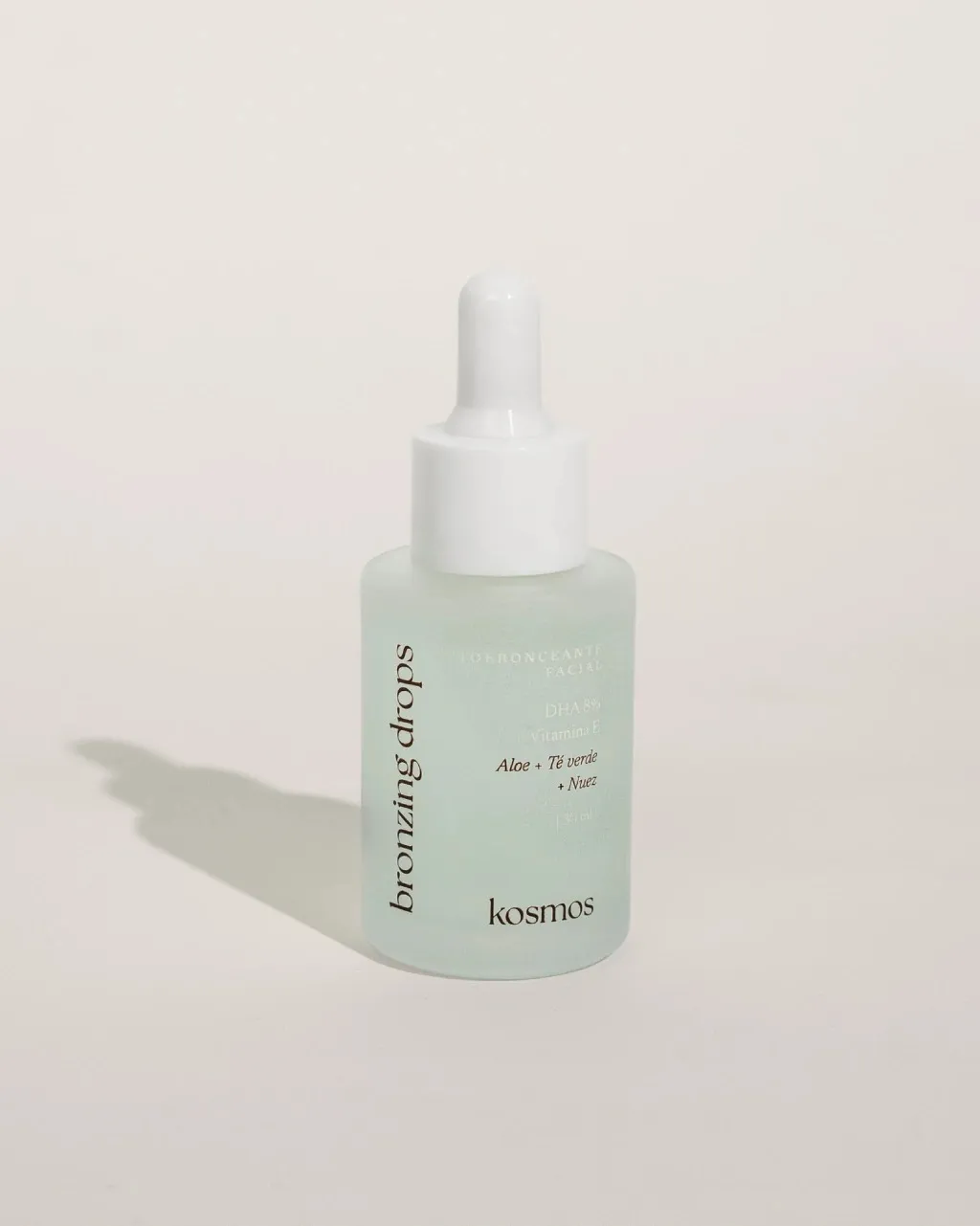 El autobronceante facial podés mezclarolo con tu crema hidratante para broncearte progresivamente (Bronzing Drops $39.850,00)