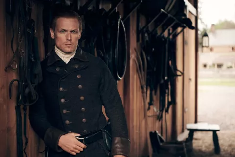 Sam Heughan interpreta a Jamie Fraser en Outlander.