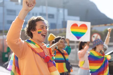 Existe un nuevo paradigma: las salidas del clóset reciben respuestas cada vez más amorosas