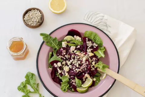 Ensalada de remolacha, rúcula y queso azul