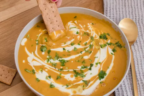 Sopa crema de lentejas turcas