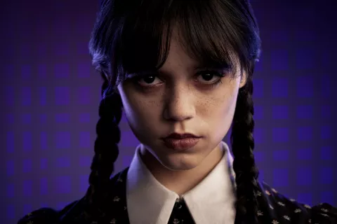 Jenna Ortega da vida a Wednesday Addams