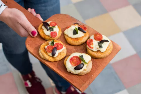 Pizzitas integrales caprese