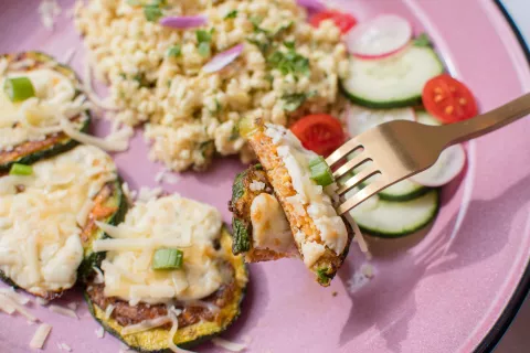 Zapallitos rellenos con zanahorias y queso
