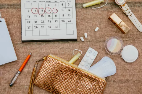A lo largo del ciclo menstrual cambian nuestras hormonas, nuestra energía, nuestra fuerza, nuestro apetito… y sin embargo, durante años se nos enseñó a entrenar, rendir y comer siempre de la misma manera.