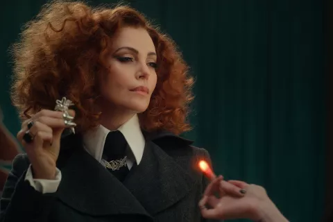 Charlize Theron en The School for Good and Evil.
