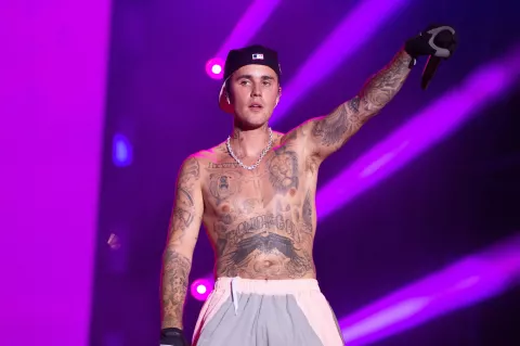 Justin Bieber repudió a H&M por lanzar una colección sin su autorización.