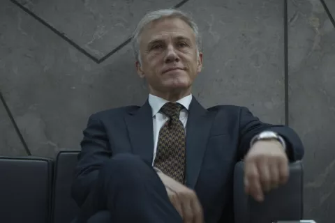 The Consultant ya está disponible en Amazon Prime Video.