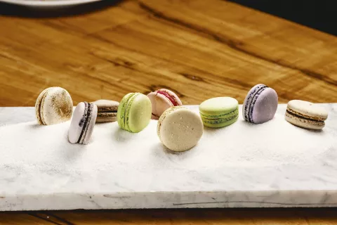 Los irresistibles sabores del macaron estilo francés.