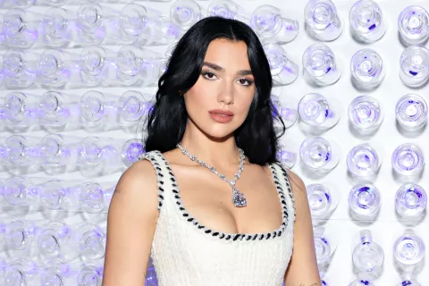 Dua Lipa.