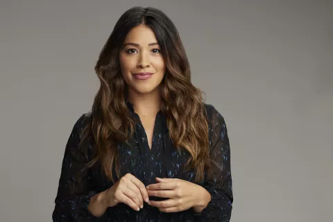 Gina Rodríguez protagoniza No estoy muerta todavía.
