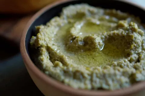 Cómo hacer el hummus de arvejas.