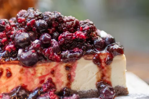 En el Día Mundial del Cheesecake, te compartimos la receta de María Estela Tapia, jefa de Producción de Pastelería y Panadería de Usina Cafetera.