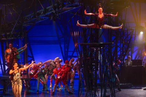 El número de Josefina es uno de los más sorprendentes y complejos de Bazzar, el nuevo espectáculo de Cirque du Soleil.
