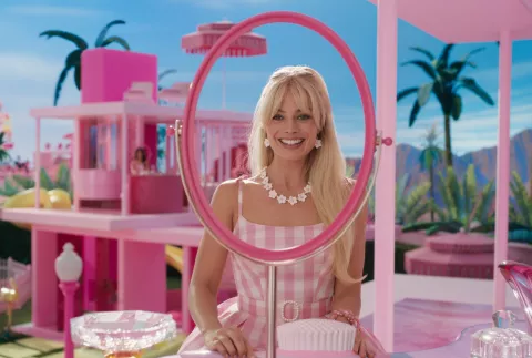 Margot Robbie es una Barbie de carne y hueso.