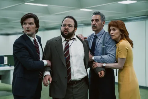 Severance está disponible en AppleTv+.