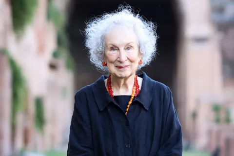 Margaret Atwood respondió a los rumores sobre su muerte.