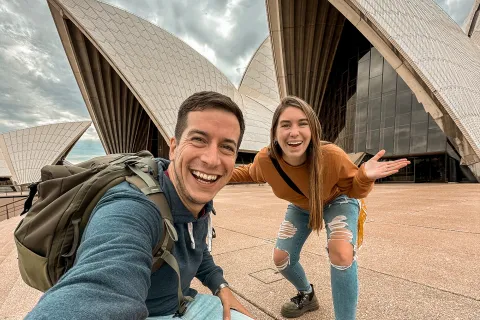 Lea y Ailu son una pareja argentina. Leo es contador y Ailu es diseñadora gráfica, pero hoy trabajan en otras áreas y son generadores de contenido en las redes.
