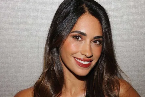 Antonela Roccuzzo: apostó a un look deportivo para recorrer Disney