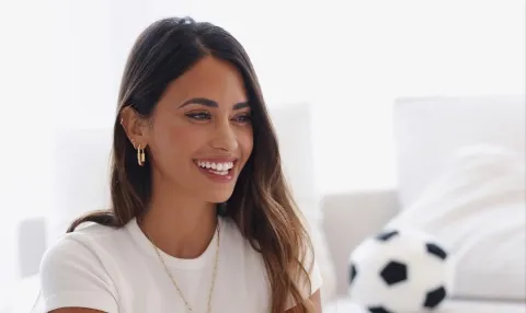 Antonela Roccuzzo: su color preferido y 5 looks para adoptarlo.