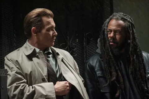 Protagonizada por Johnny Depp, se trata de un documental que cuenta la investigación de la muerte de dos traperos, Estados Unidos