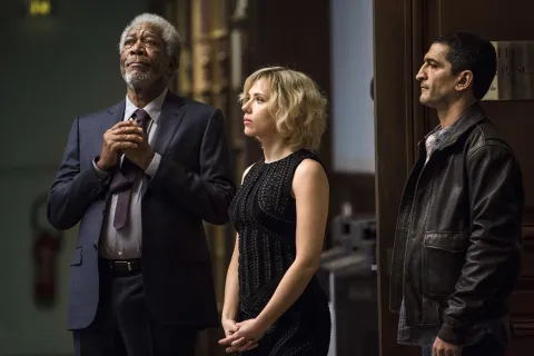 Scarlett Johansson y Morgan Freeman trabajaron juntos en una película en 2014.