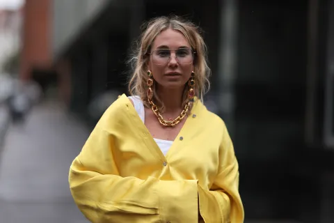 Collar chunky en la semana de la moda.