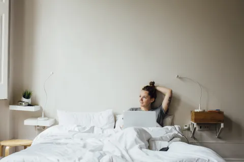 "Al utilizar la verticalidad de las paredes y seguir estas recomendaciones podés transformar tu dormitorio pequeño en un oasis de tranquilidad y estilo", asegura Yani.