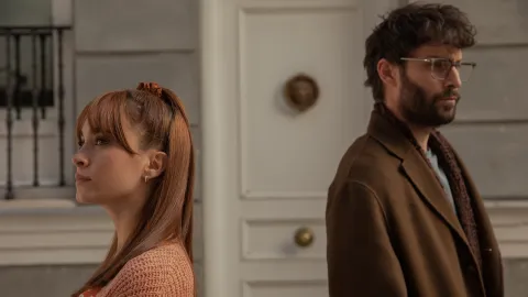 Aitana Ocaña y Fernando Guallar protagonizan Pared con pared, la nueva comedia romántica de la plataforma.
