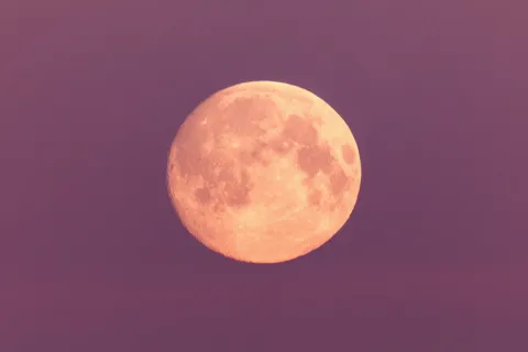 La luna llena en Escorpio se dará hoy, martes 23 de abril.