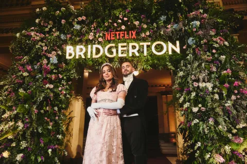 Nicolás Occhiato y Flor Jamín Peña y su falsa boda en el Teatro Colón.