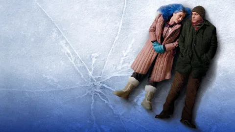 Kate Winslet y Jim Carrey en la inolvidable película romántica "Eterno resplandor de una mente sin recuerdos".