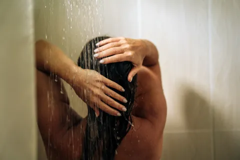 Así es el método ASA, ideal para lavar pelos dañados.