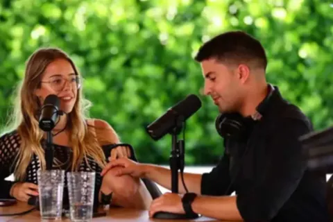 La conductora Nati Jota y el periodista Gastón Edul se reencontraron en Miami, durante el streaming de Olga. Todo lo que pasó a continuación.La conductora Nati Jota y el periodista Gastón Edul se reencontraron en Miami, durante el streaming de Olga. Todo lo que pasó a continuación.