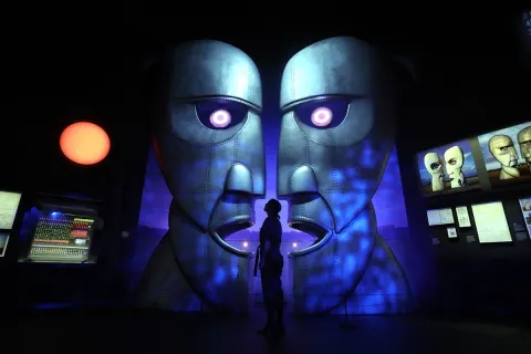 Llega la experiencia interactiva The Pink Floyd Exhibition: Their Mortal Remains.