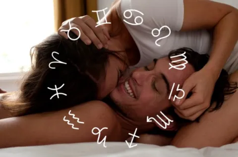 Una pareja en la cama.