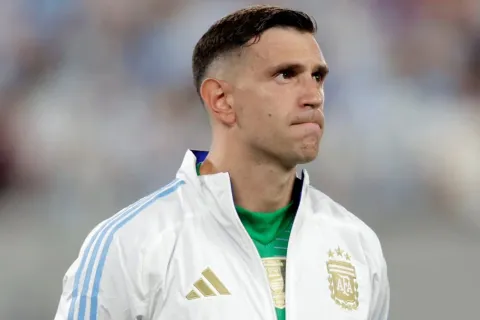 Dibu Martínez cumple 32 años