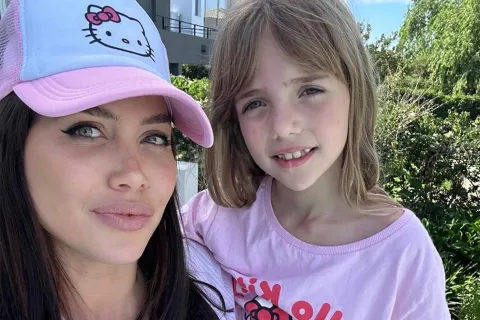 Wanda Nara celebró el cumpleaños número ocho de su hija Isabella con la temática Hello Kitty. 