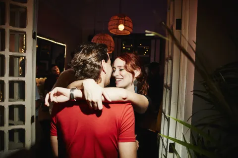 La tendencia slowmance busca vinculos profundos donde te conoces con tiempo, a "fuego lento".