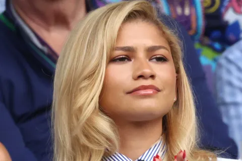 Zendaya, una de las actrices más fashionistas, se volvió a mostrar con el que se postula como su bolso de cabecera.
