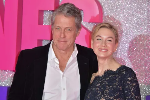 Renée Zellweger y Hugh Grant en el estreno de la última película de Bridget Jones