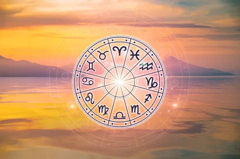 La rueda zodiacal, con los símbolos de los 12 signos astrales.