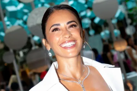 Antonela Roccuzzo sorprende con el look total white más impactante para un evento en Brasil