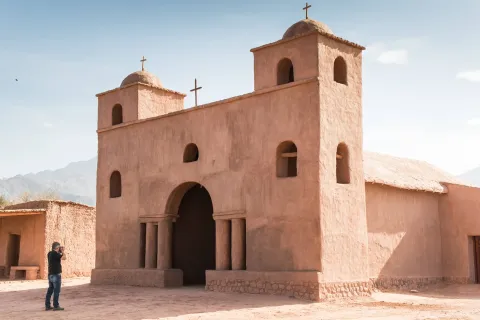 iglesia-de-virgen-del-rosario-ruta-del-adobe-catamarca-ohlala_copia.webp
