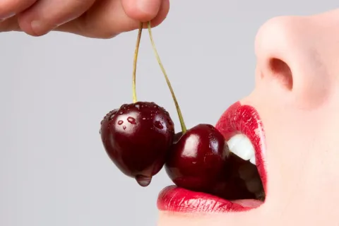 Cherry Girl, la tendencia que conquista el invierno 2025