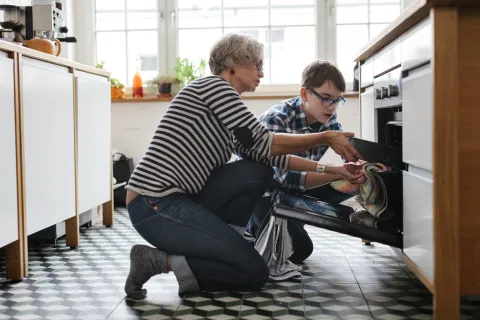 Alimentación en adolescentes: consejos para acompañarlos a lograr un vínculo saludable con la comida