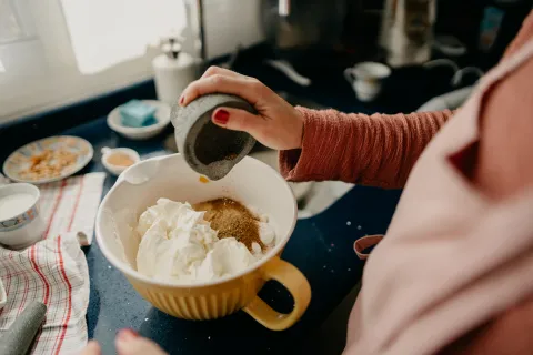Postres en taza: 2 recetas con café fáciles, ricas y perfectas para el invierno