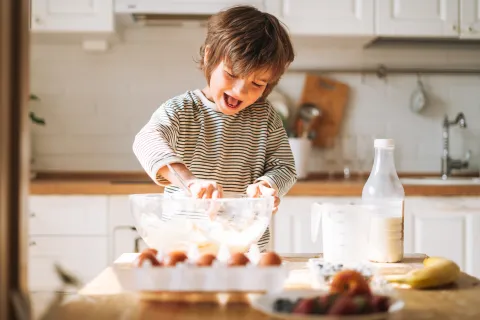 3 recetas fáciles y divertidas para cocinar con chicos en vacaciones en invierno