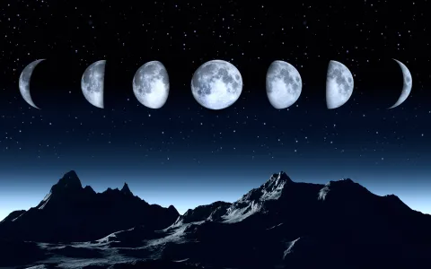 Las fases de la luna sobre una montaña