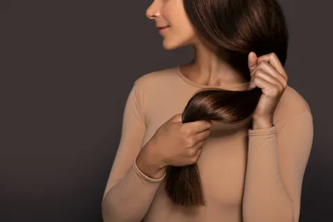 Cómo conseguir un Glossy Hair: la tendencia que deja el pelo muy brillante y sedoso